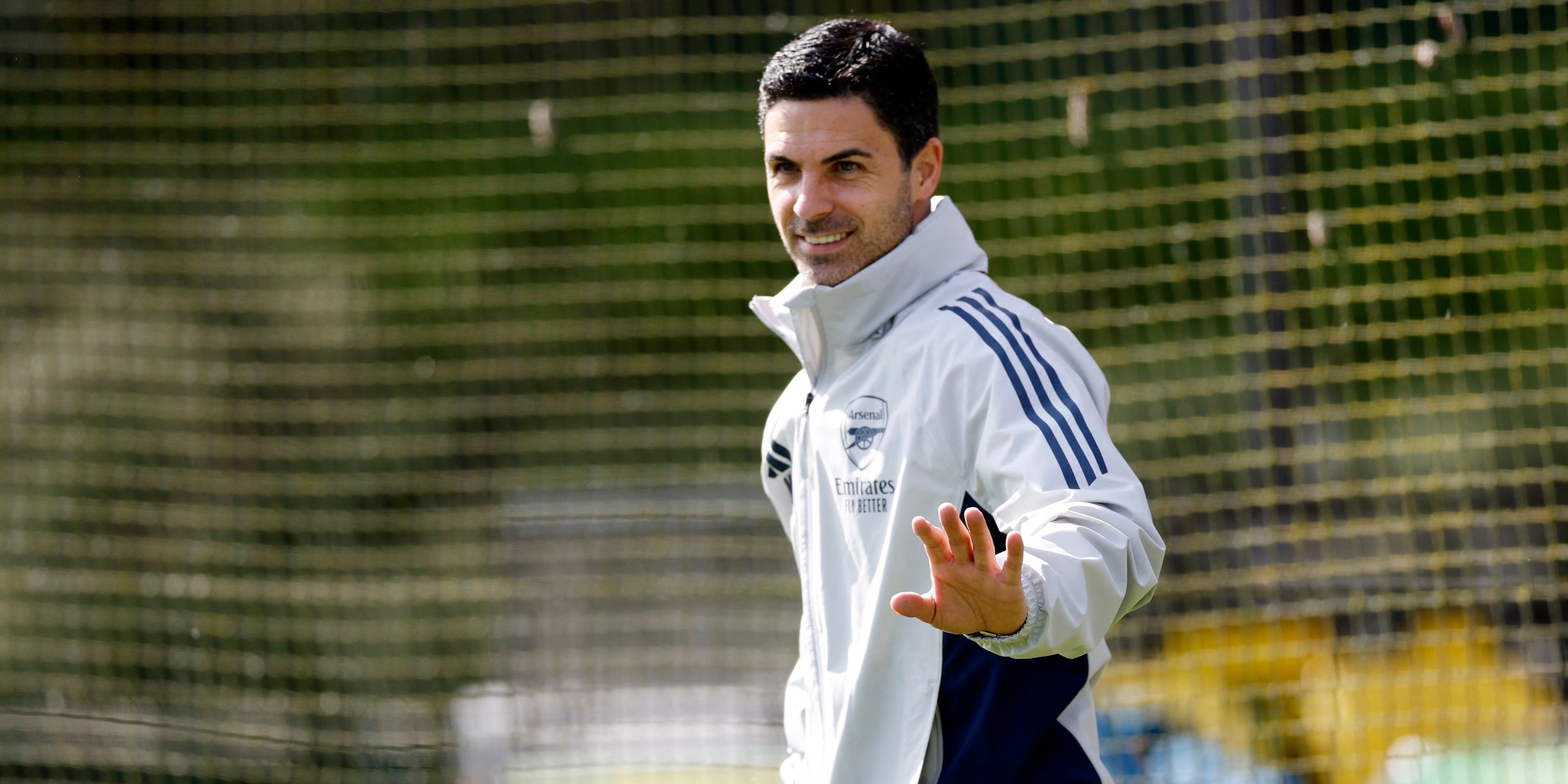 El director del Arsenal, Mikel Arteta, durante el entrenamiento. 