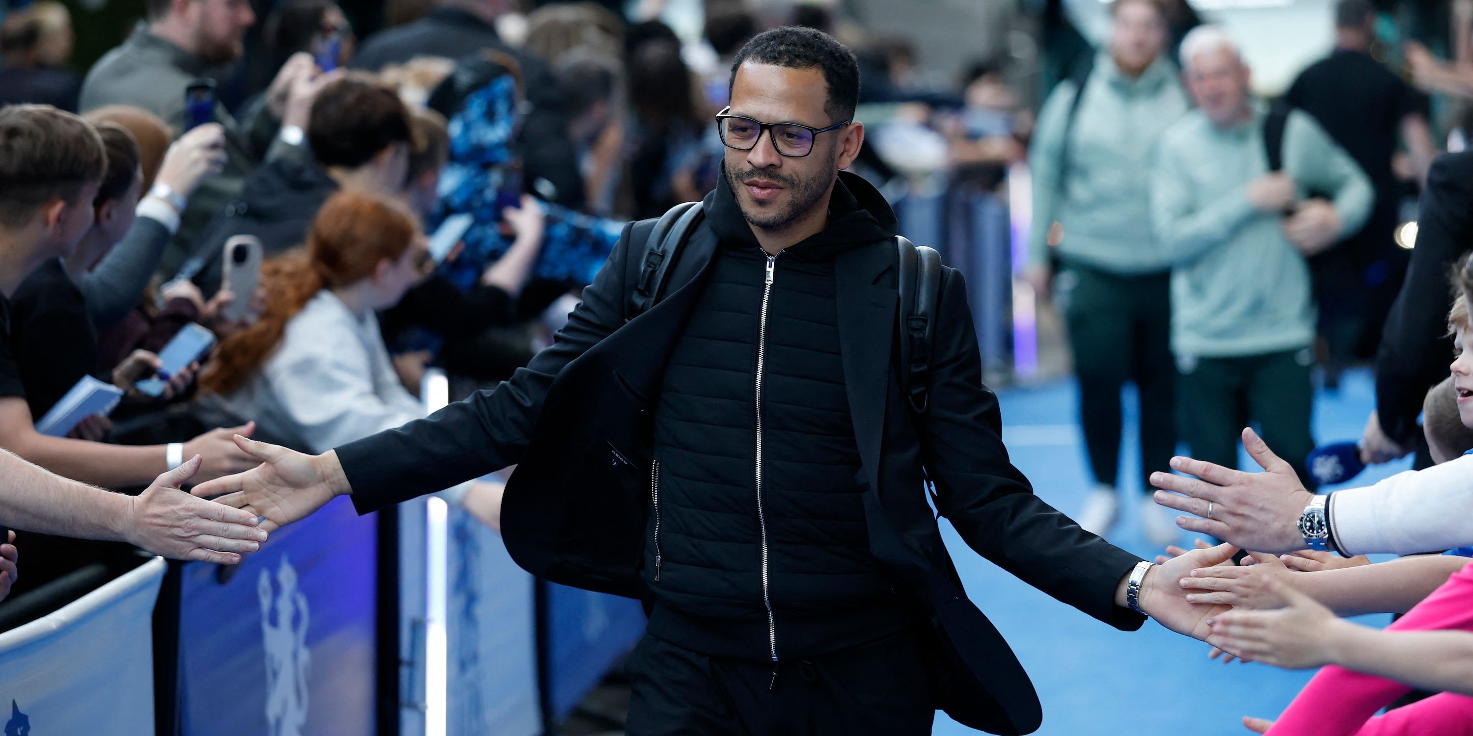 Chelsea manager Liam Rosenior arrives on the pitch before the game