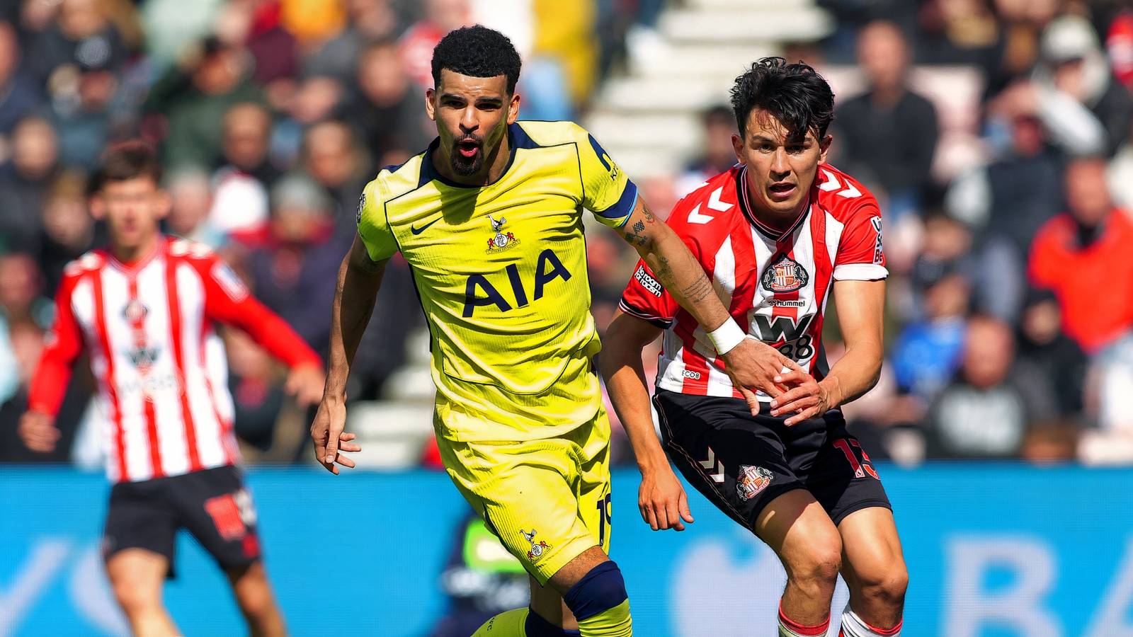 Tottenham Incar Dusan Vlahovic: Solusi Lini Depan atau Risiko Cedera?