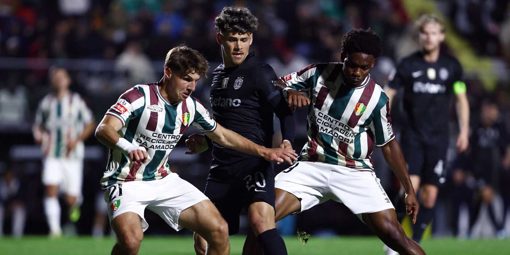     Estrela's Max Scholze and Eddy Doue play against Sporting CP's Maximiliano Araujo
