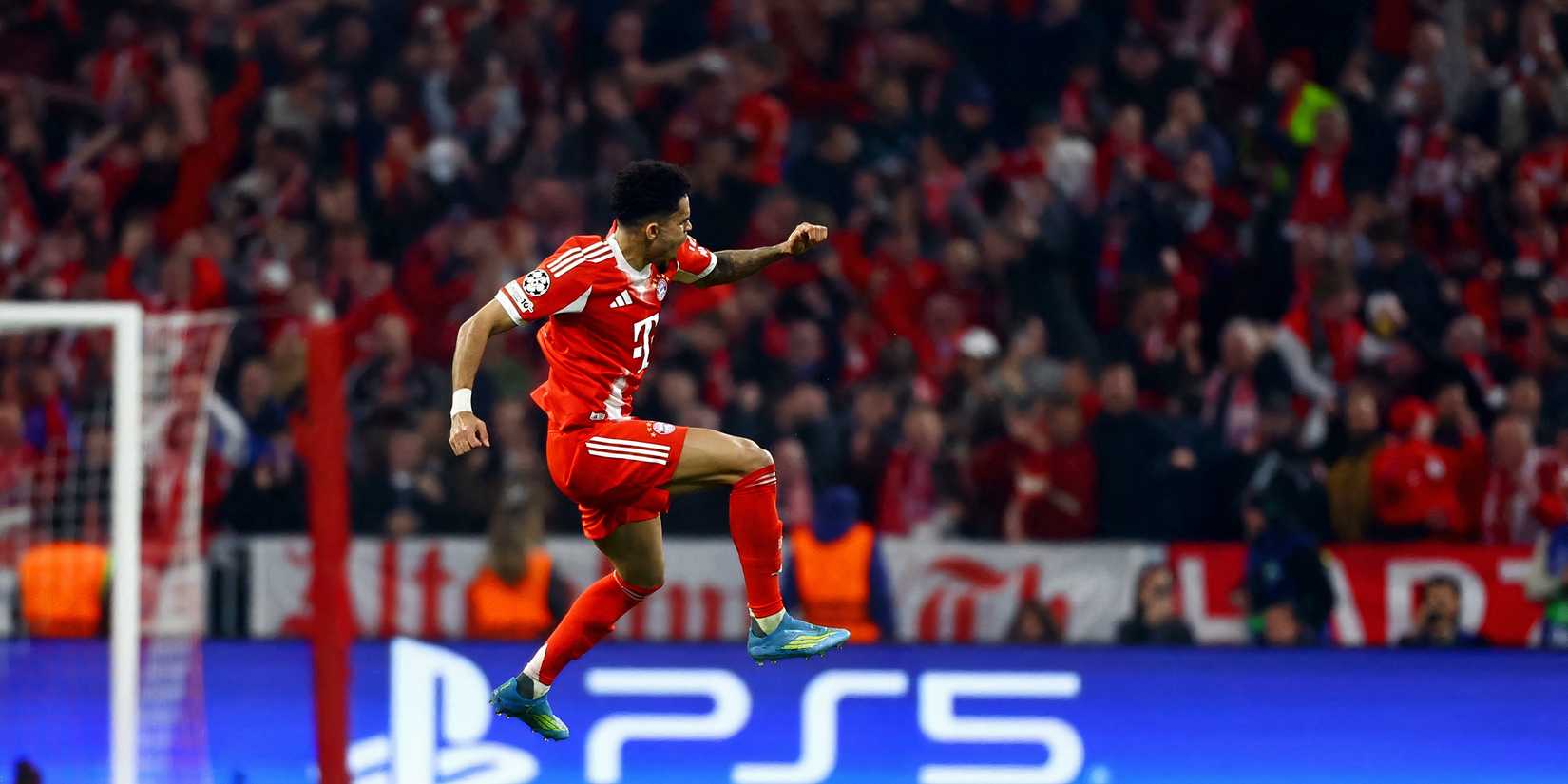 Luis Diaz scores for Bayern Munich