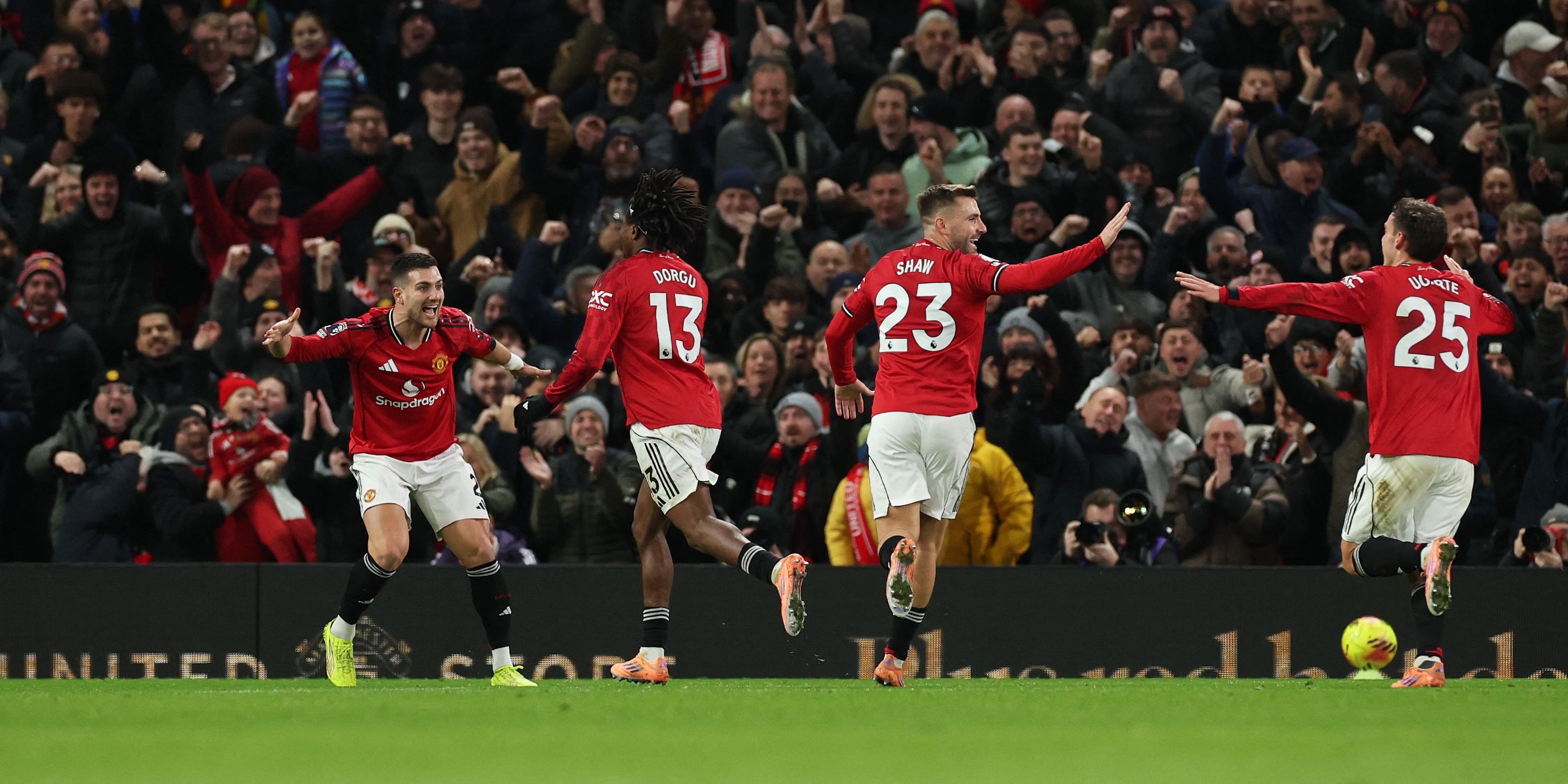 Aston Villa storm into race to sign £120k-a-week star who's now pushing to leave Man Utd