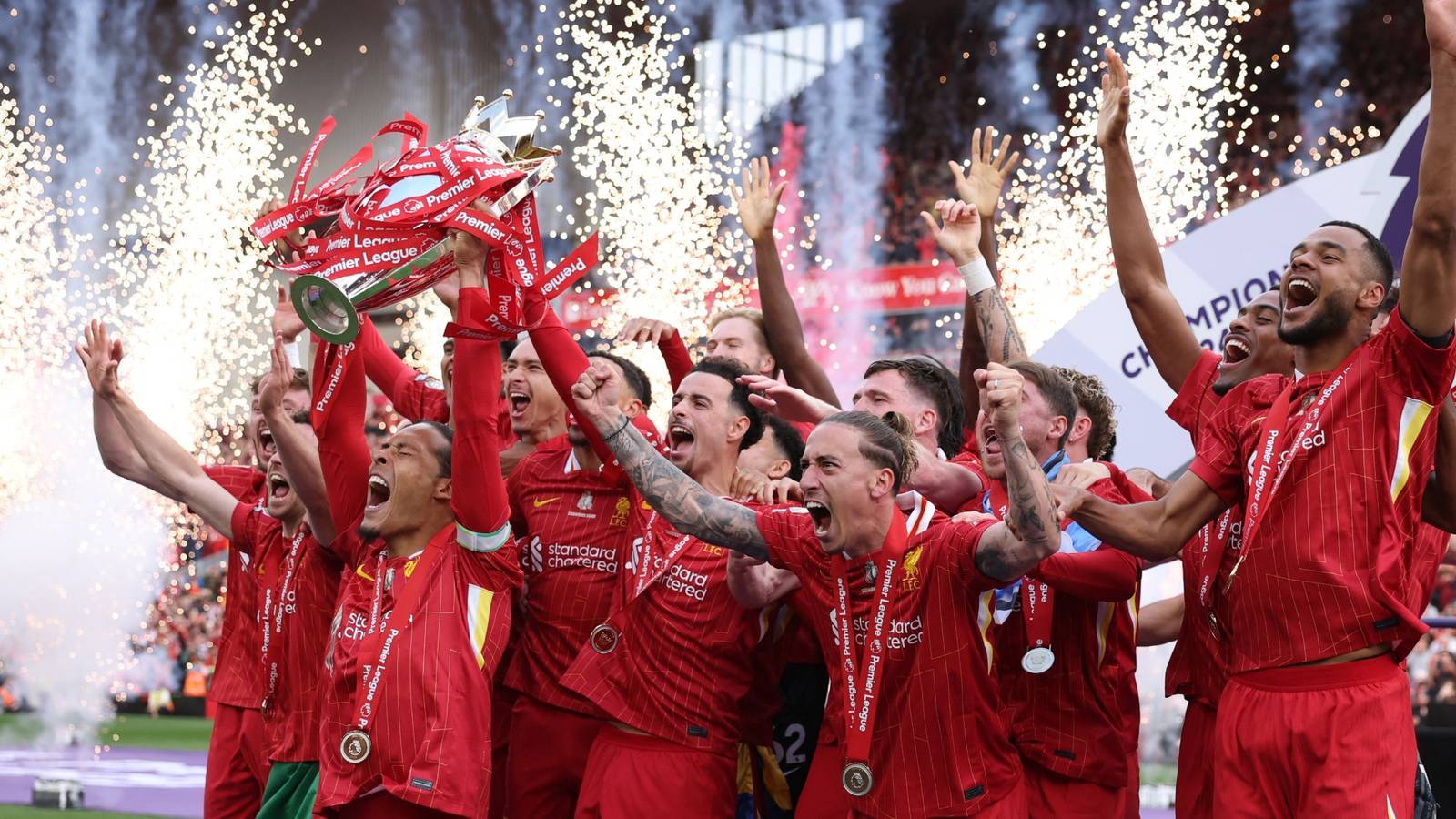 Aston Villa are considering a serious offer to sign the PL winner who recently rejected a new contract Aston Villa are considering a serious offer to sign the PL winner who recently rejected a new contract