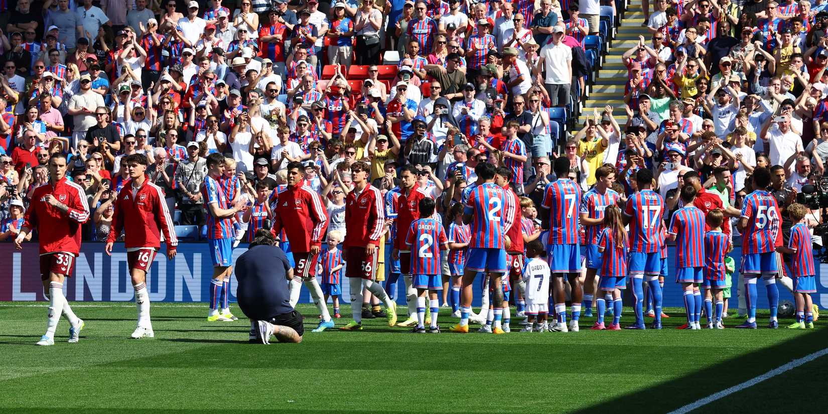 Arsenal players receive a guard of honour by the Crystal Palace players before the match