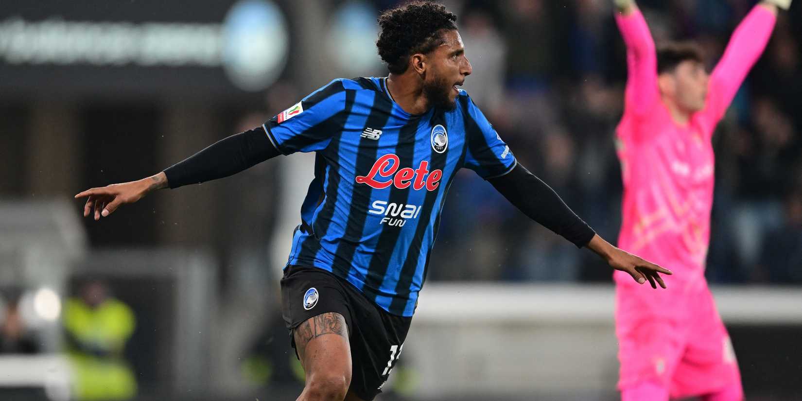 Ederson, da Atalanta, comemora seu primeiro gol 
