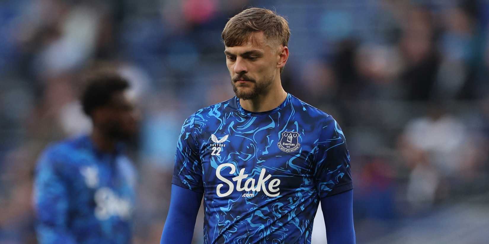 La Kiernan Dewsbury-Hall di Everton durante il riscaldamento prima della partita