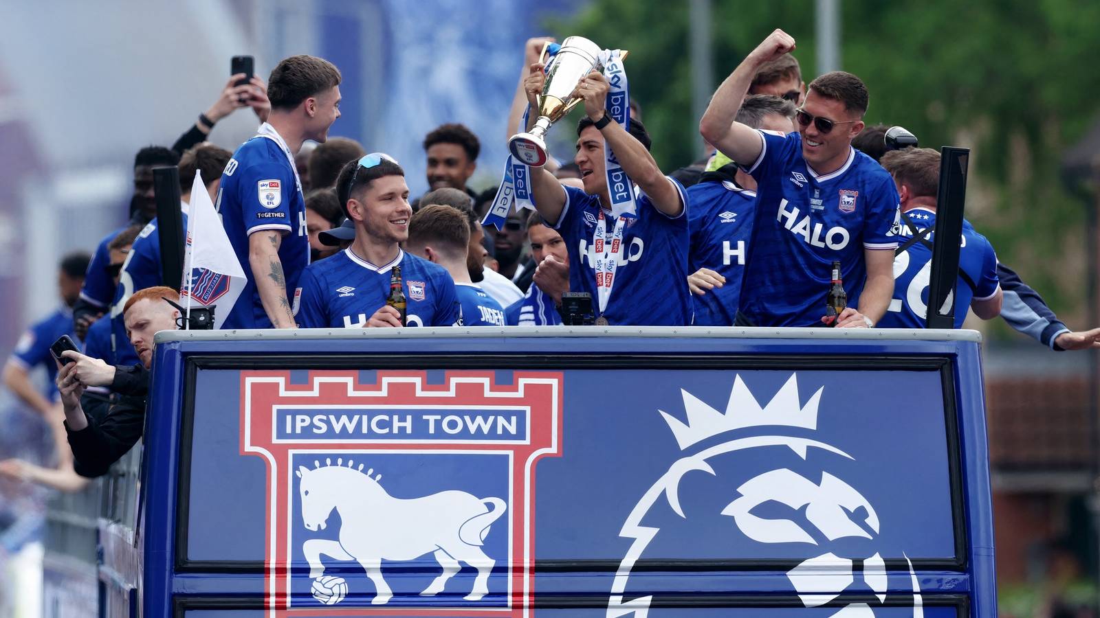 Ex-Man City star could make ‘surprise’ Ipswich Town move despite interest from Newcastle Ex-Man City star could make ‘surprise’ Ipswich Town move despite interest from Newcastle