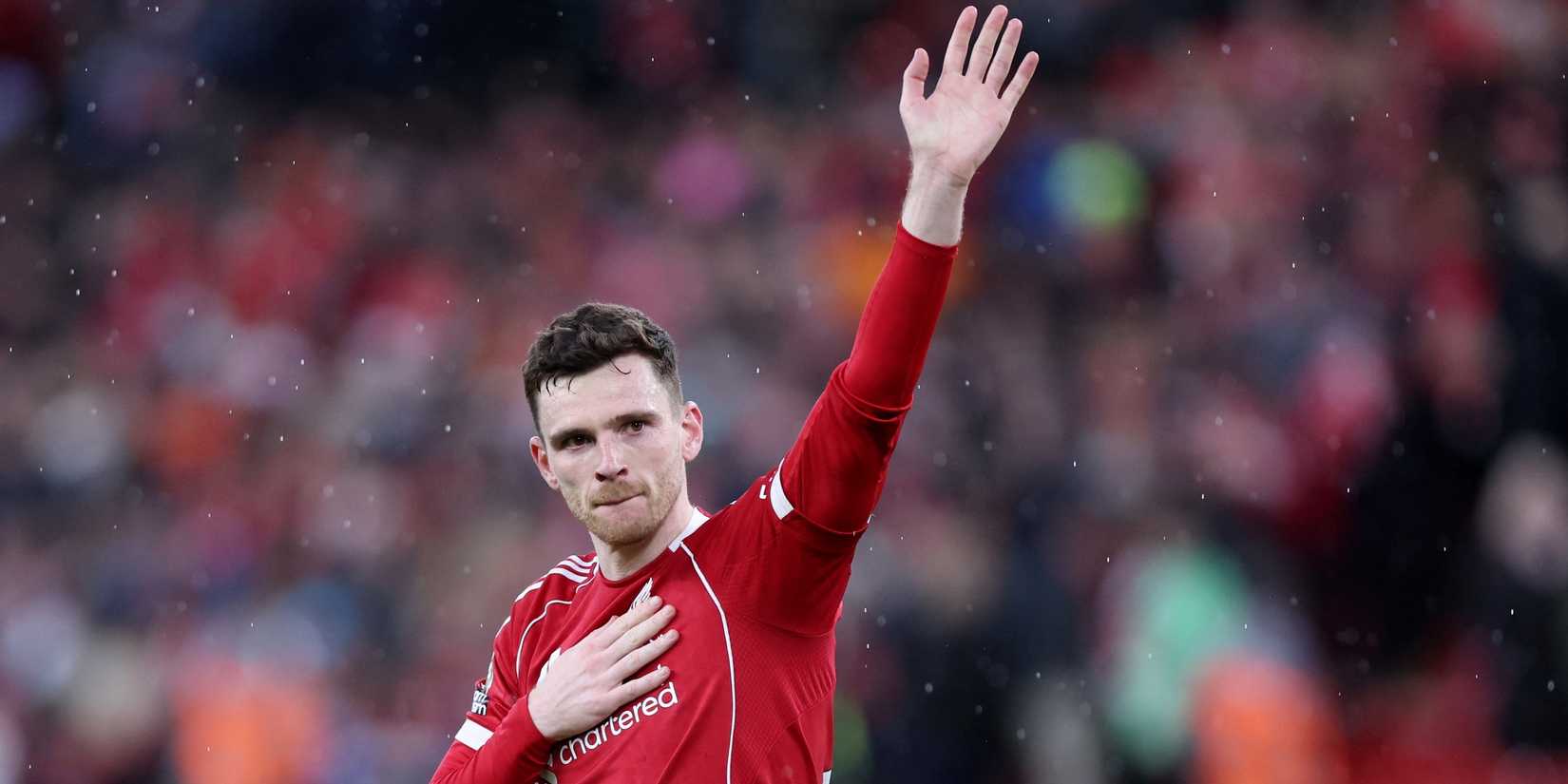 Pemain Liverpool Andy Robertson merayakannya setelah pertandingan