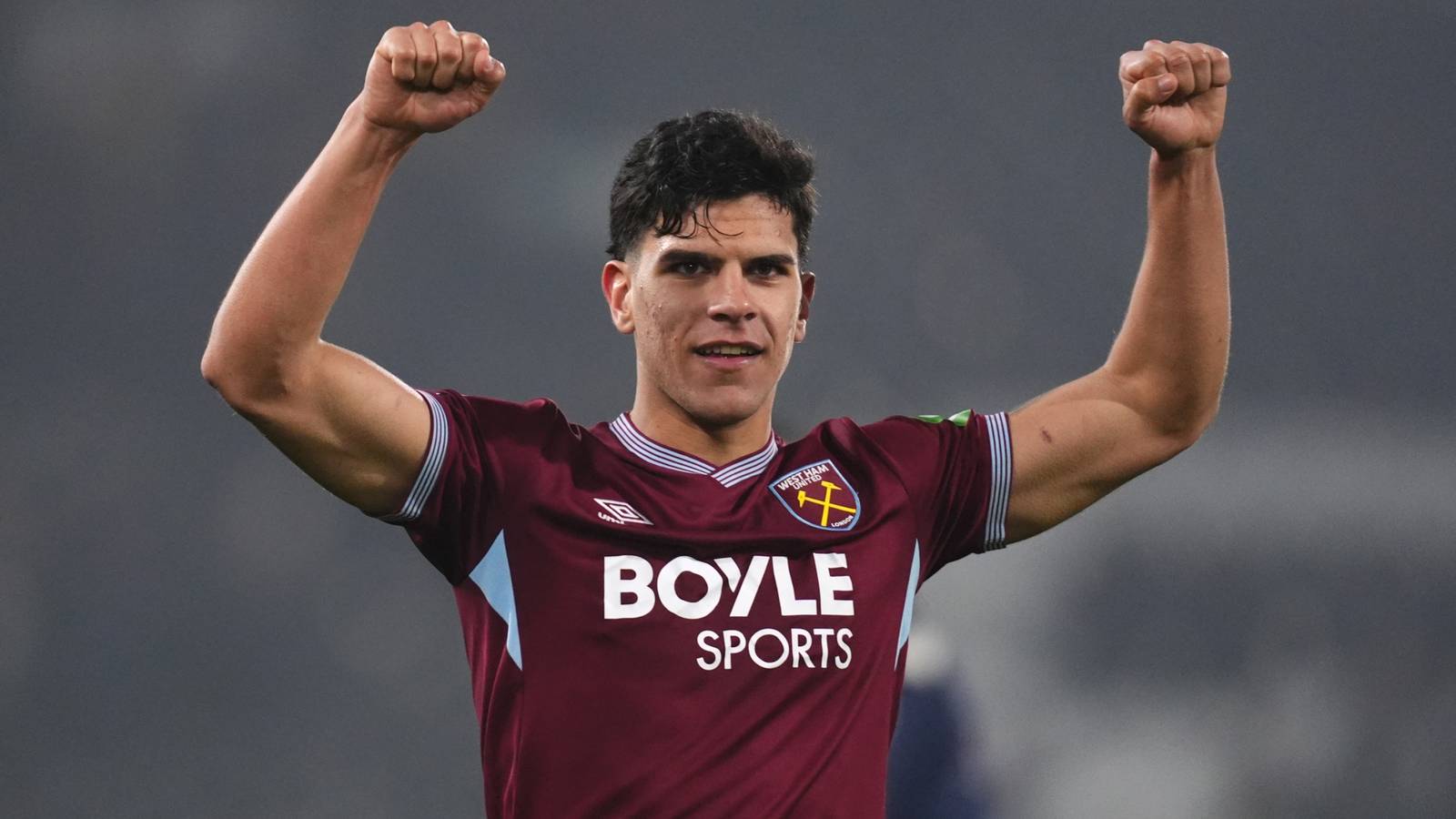 Man Utd are ready to pay £100m to sign a new midfielder Man Utd are ready to pay £100m to sign a new midfielder