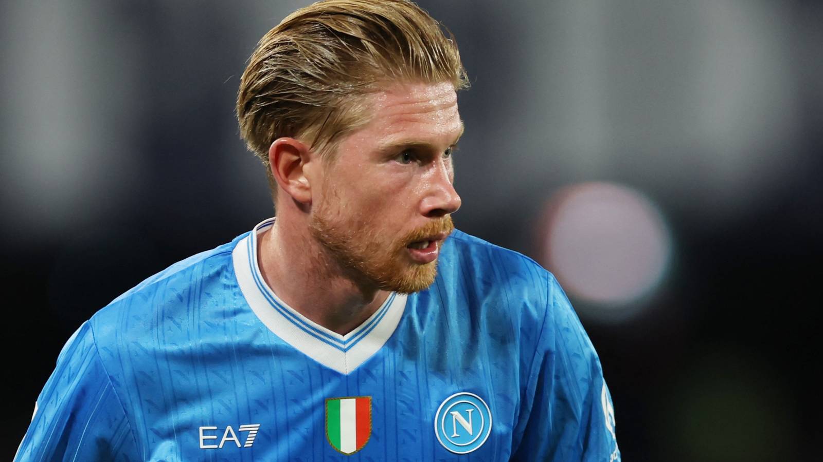 Man Utd are now discussing a deal to sign the int'l striker who has been compared to De Bruyne Man Utd are now discussing a deal to sign the int'l striker who has been compared to De Bruyne