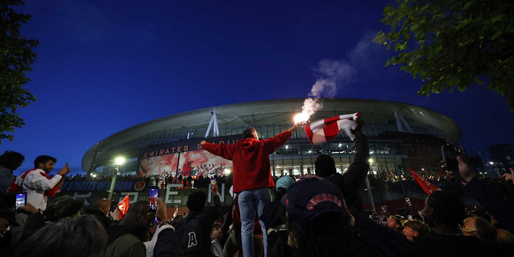 Arsenal fans celebrate Premier League title win