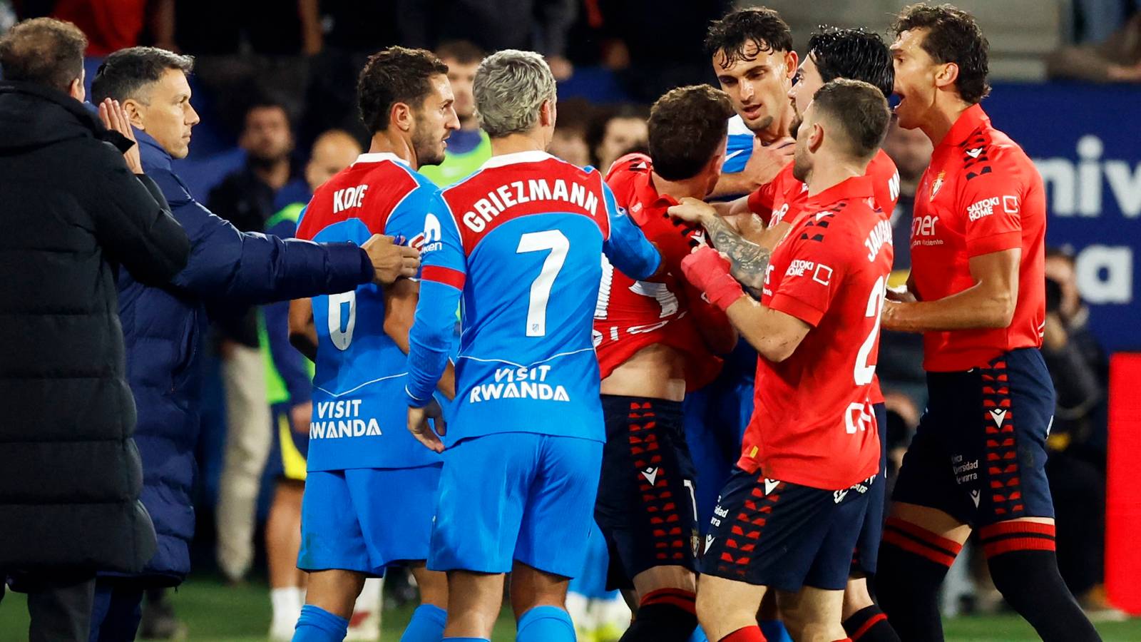 Man Utd storm into contention to sign "powerful" star with £433m release clause