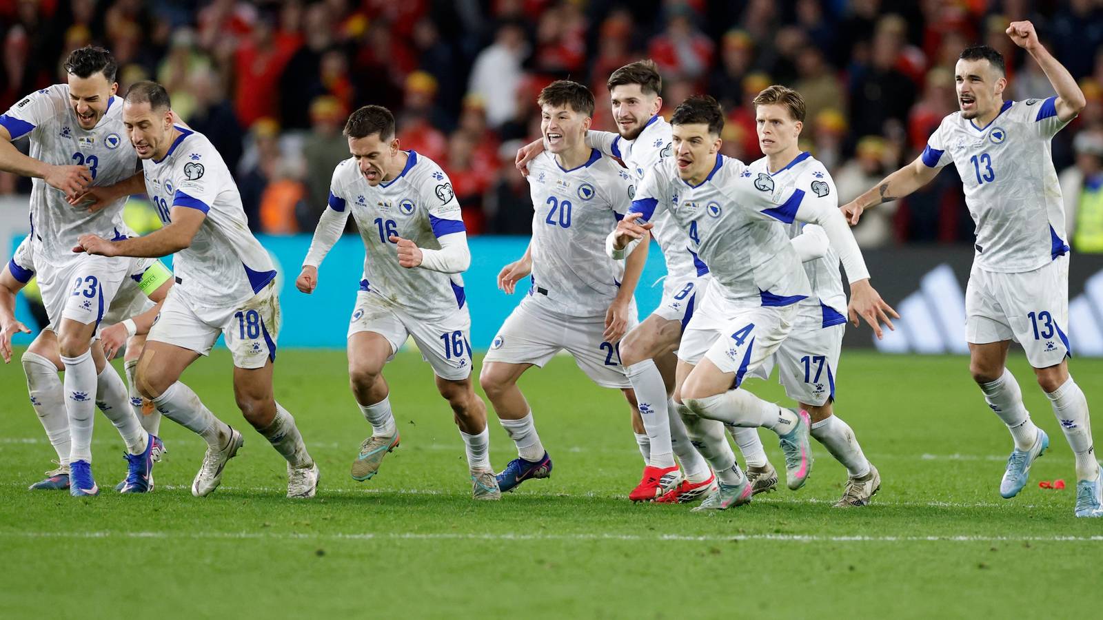 Leeds open negotiations to sign £18m forward who's a "joy to watch"