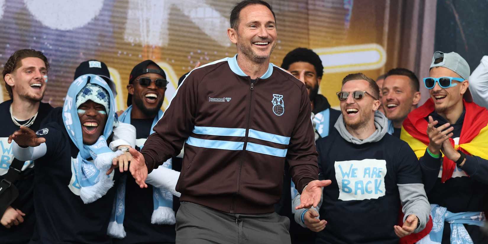 Coventry City manager Frank Lampard with players celebrate promotion to the Premier League