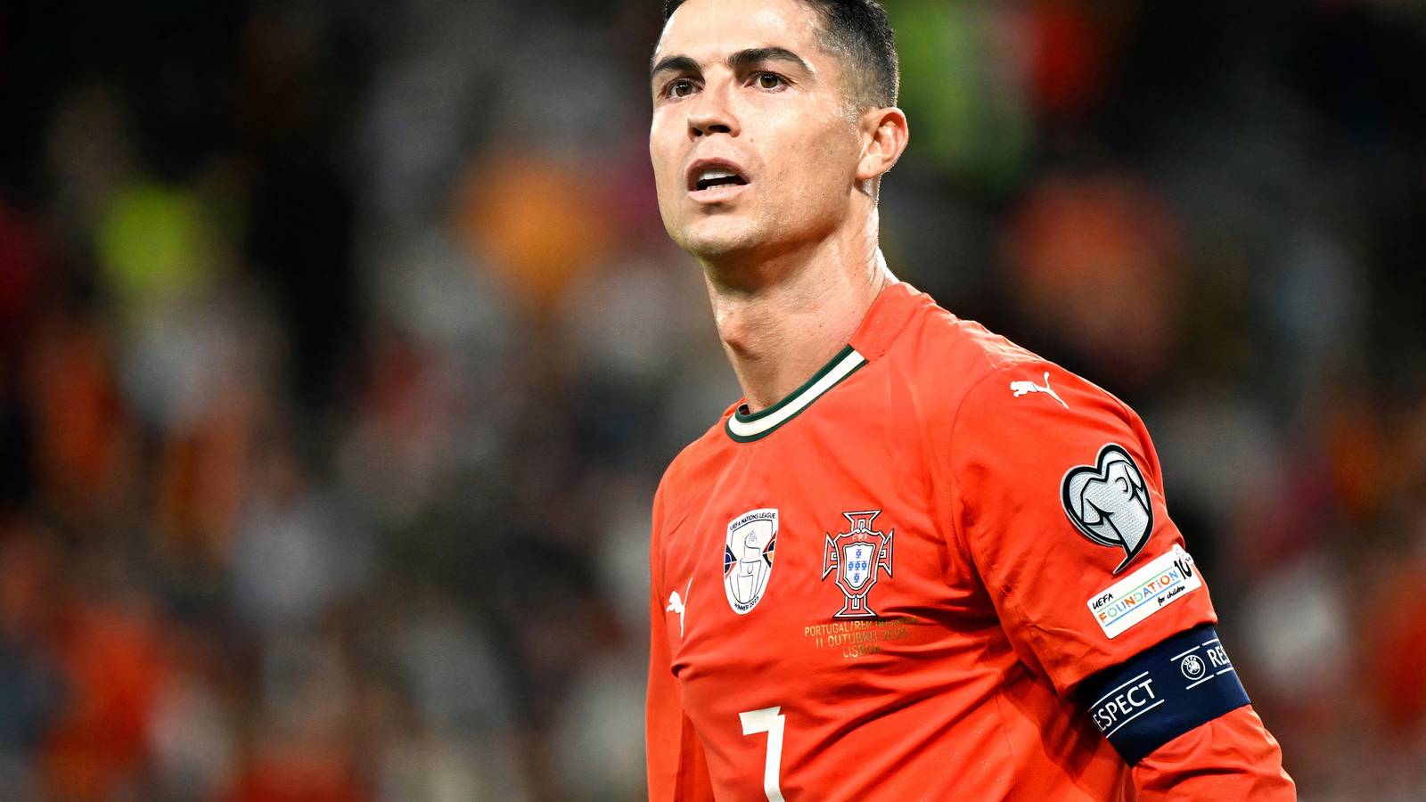 Cristiano Ronaldo Gives Brutal Response To Lionel Messi And Storms Without Interview Cristiano Ronaldo Gives Brutal Response To Lionel Messi And Storms Without Interview