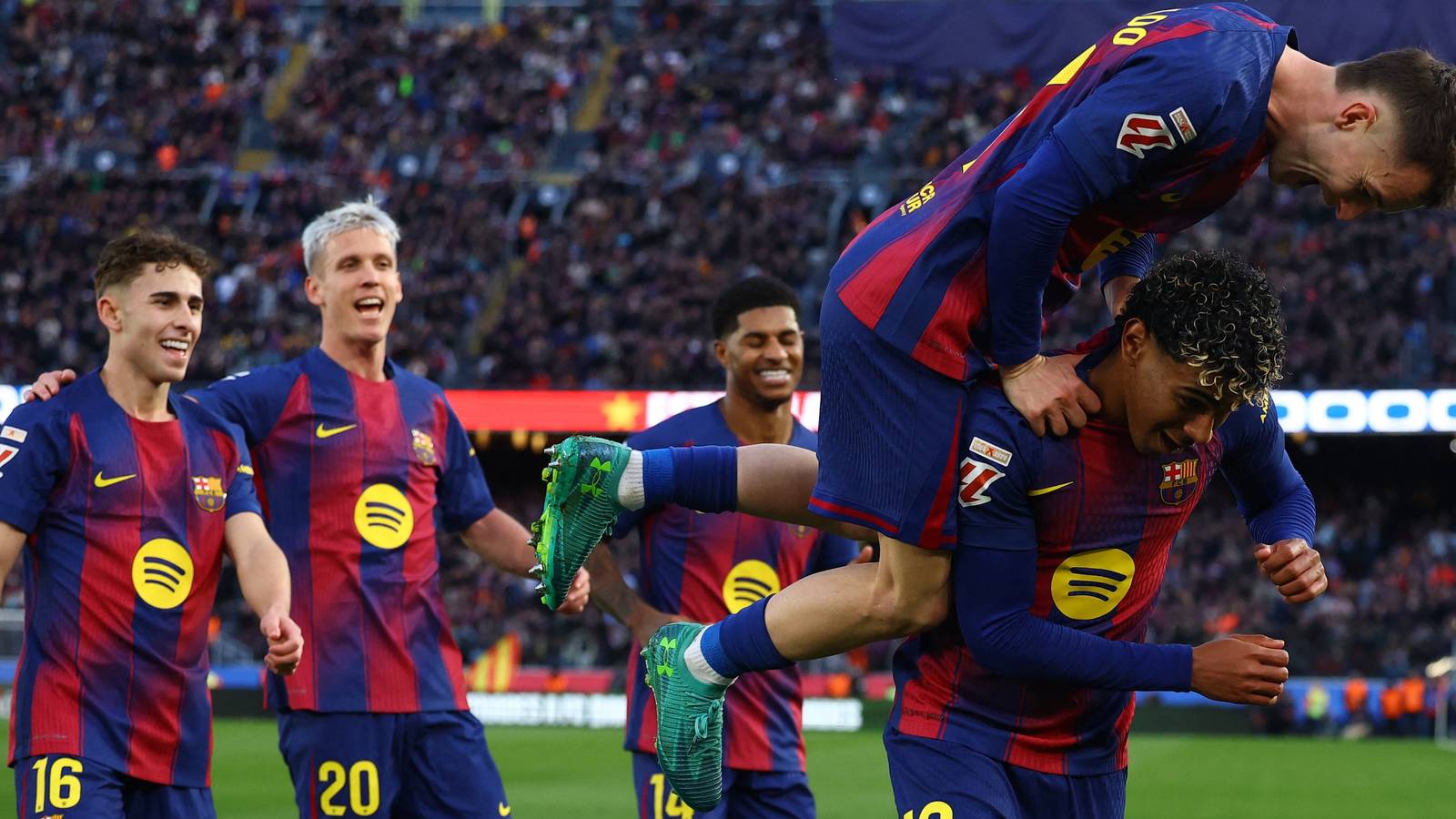Newcastle hold talks to sign Marc Casado after Crystal Palace make £22m bid