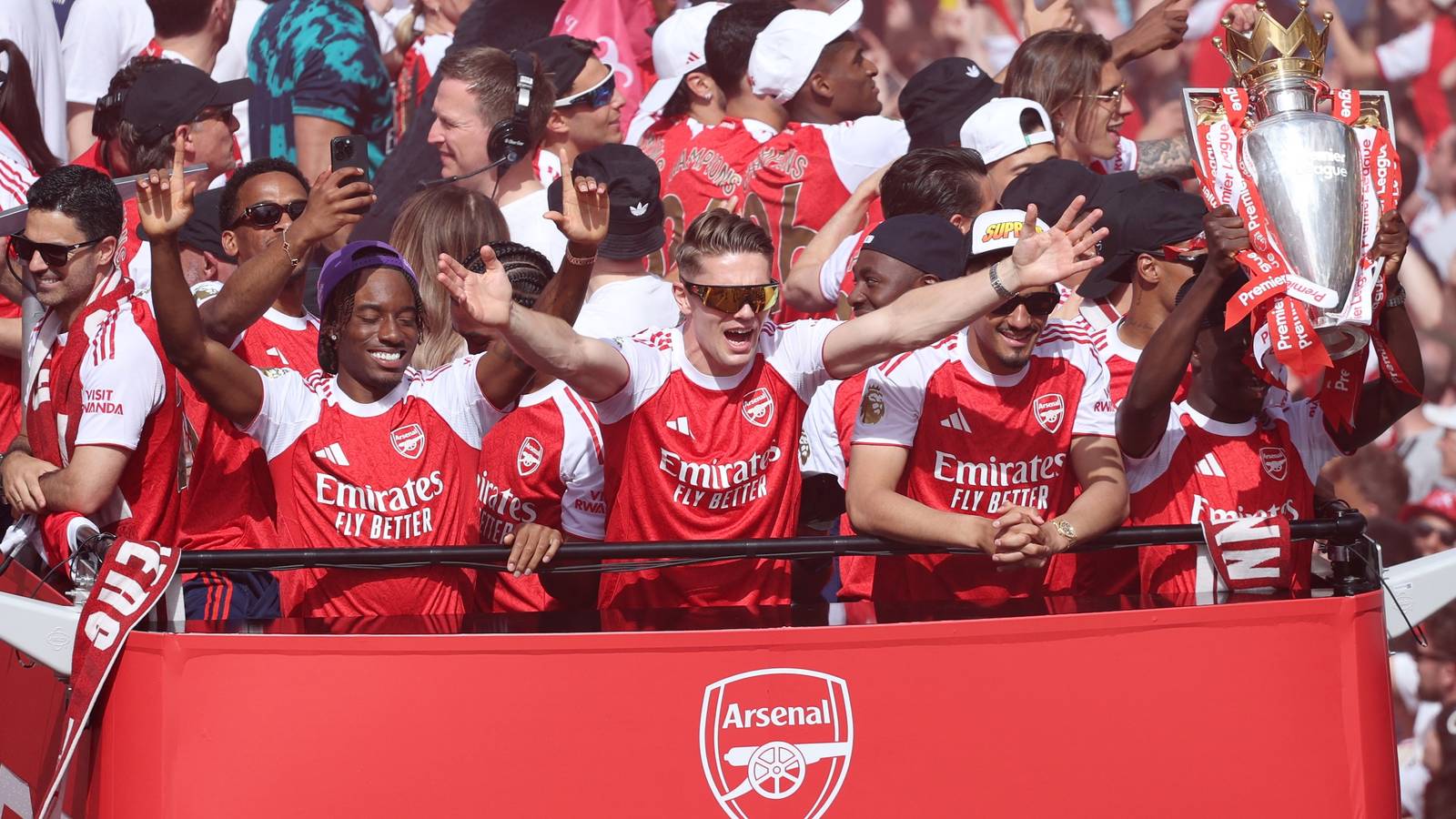 Arsenal Siapkan Tiga Pembelian Baru: Prioritas Sayap, Gelandang, dan Bek Kanan