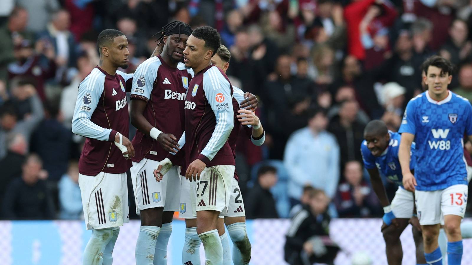 Player ready to leave Aston Villa to join Leeds or Sunderland on one condition