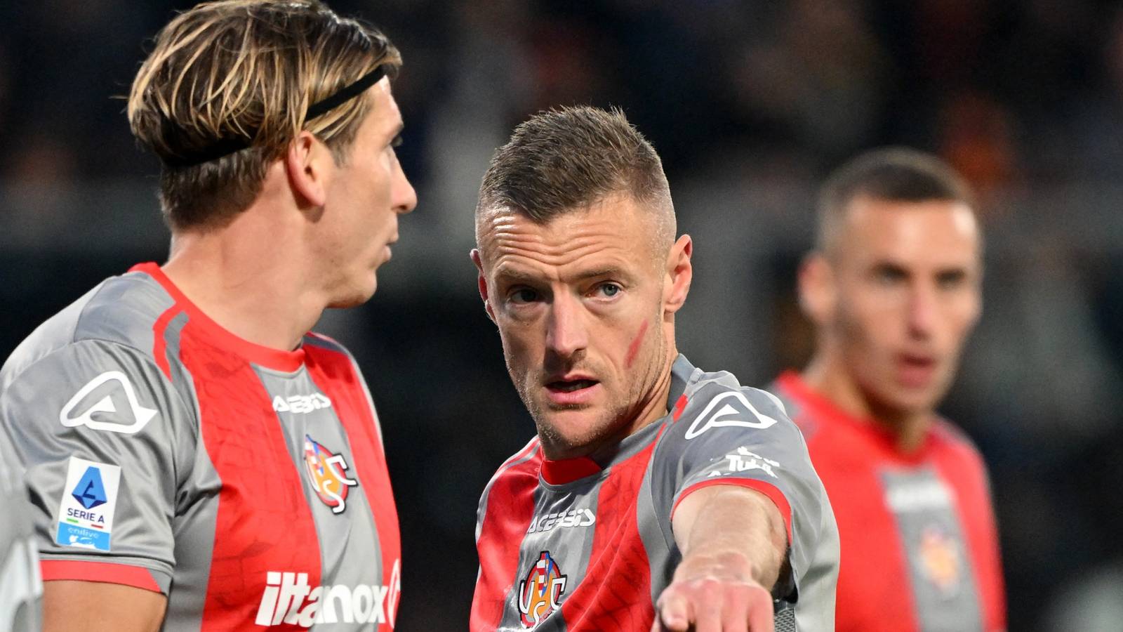 Reporter shares 4-word update on two major Sheffield Wednesday signings
