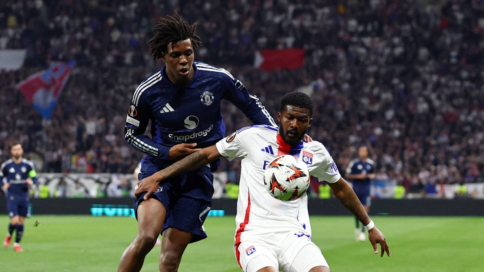 Talks have been held as Newcastle and Everton battle it out to sign Ainsley Maitland-Niles Talks have been held as Newcastle and Everton battle it out to sign Ainsley Maitland-Niles