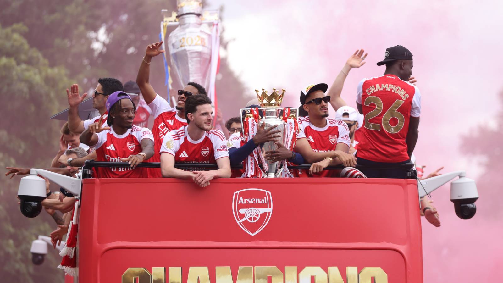 Arsenal are holding talks over signing the £270k-a-week duo from the same club Arsenal are holding talks over signing the £270k-a-week duo from the same club