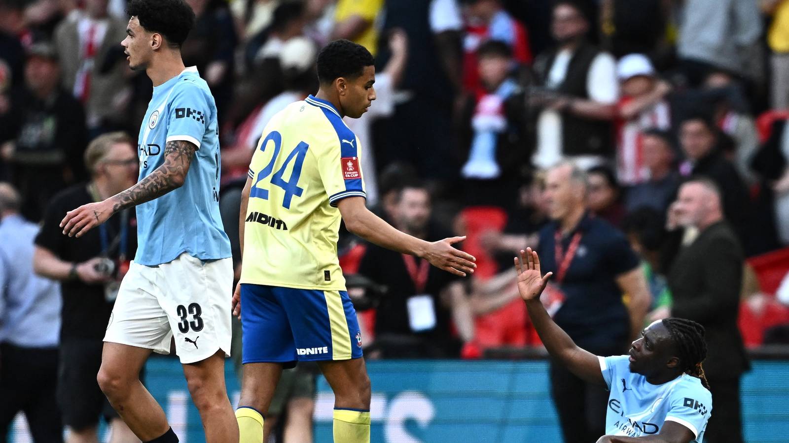 Worry for Leeds with Crystal Palace now eyeing last-minute Shea Charles hijack