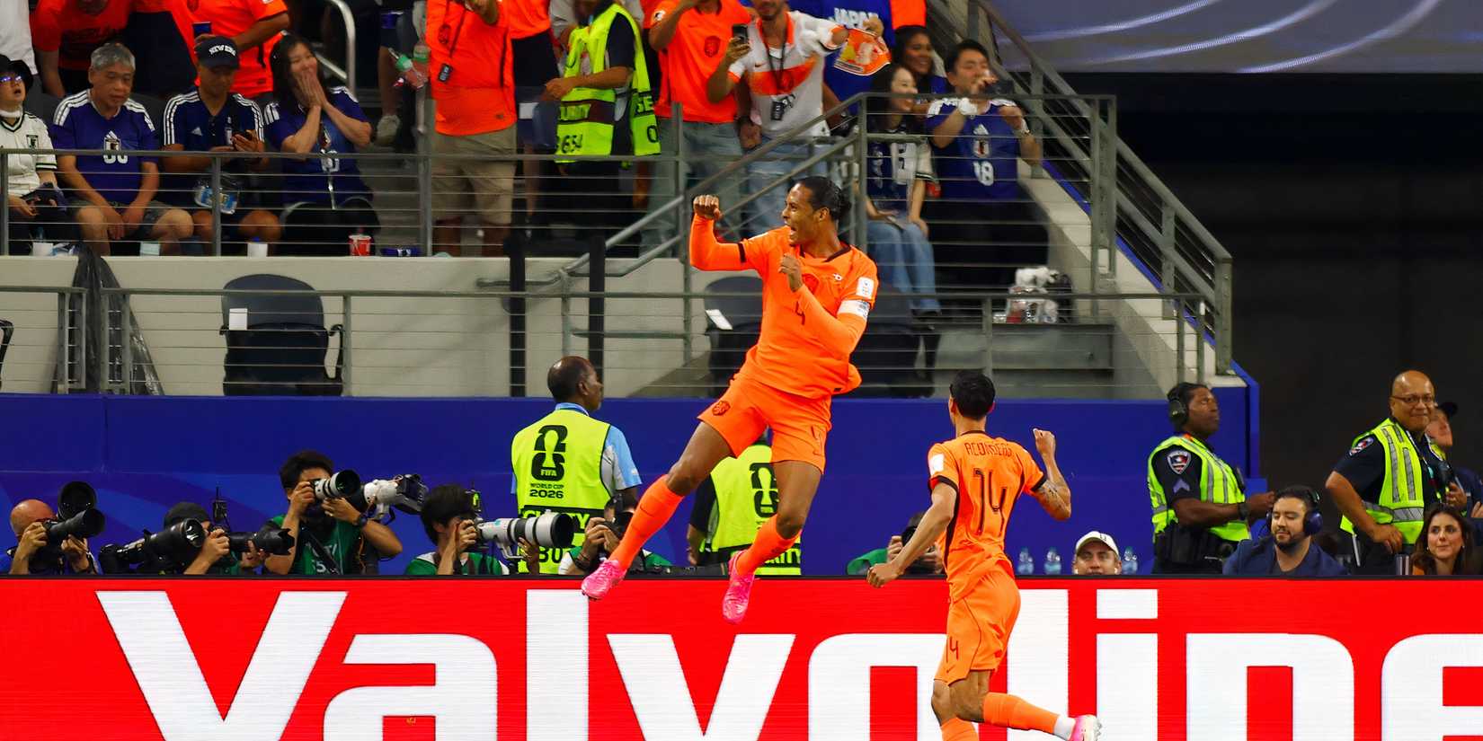 van Dijk comemora com a Holanda
