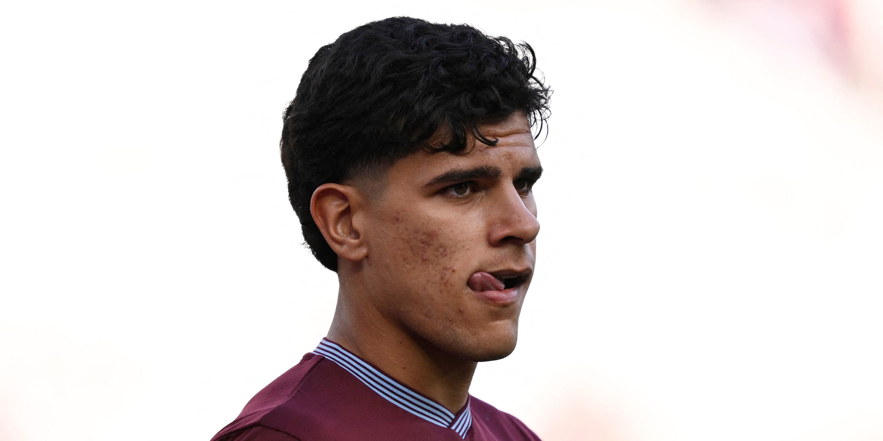 Mateus Fernandes, do West Ham United, reage após o West Ham United ser rebaixado da Premier League