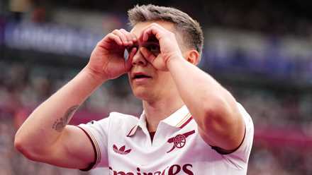 Perayaan Arsenal-Leandro-Trossard