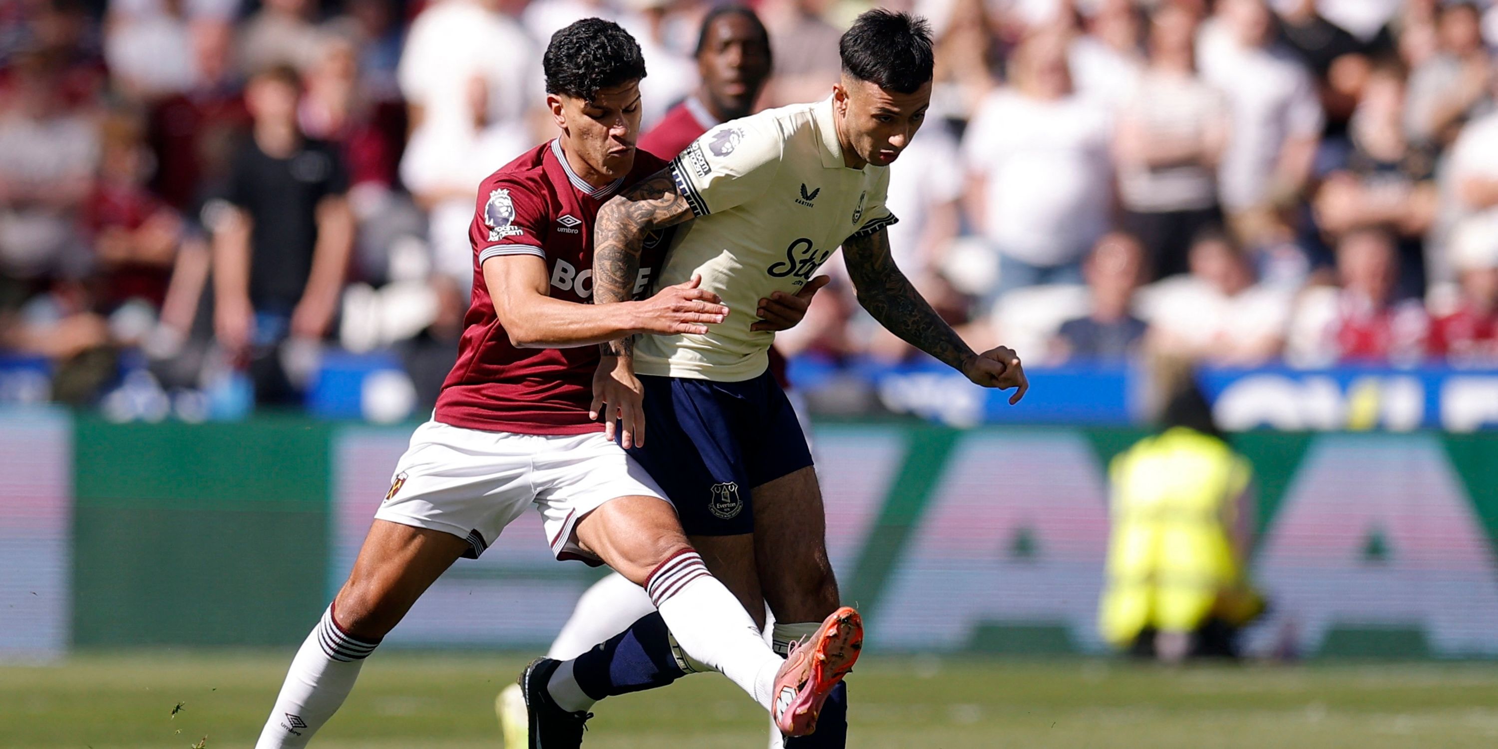 Everton's Dwight McNeil in action with West Ham United's Mateus Fernandes