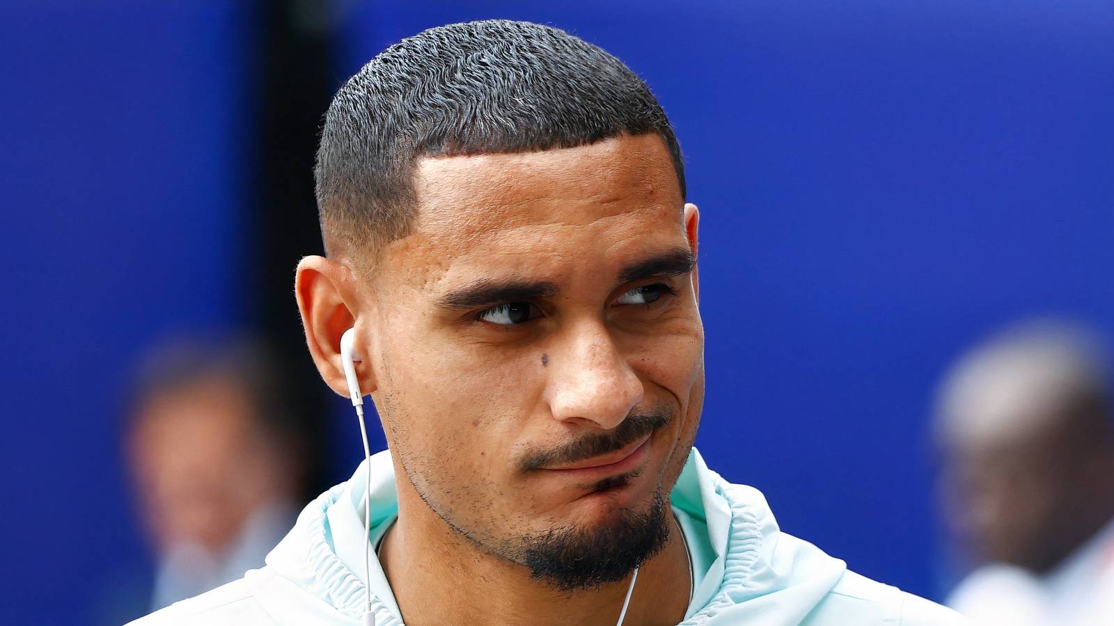 Chelsea have held fresh talks with Crystal Palace over the signing of star back Maxence Lacroix Chelsea have held fresh talks with Crystal Palace over the signing of star back Maxence Lacroix