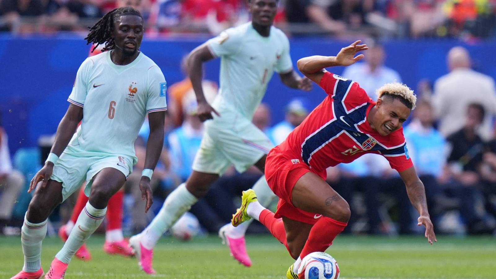Aston Villa open talks to sign "France's best midfielder" ahead of Man Utd