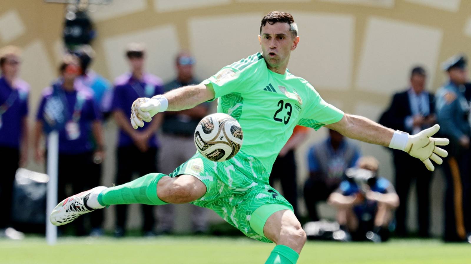 Aston Villa react as Emiliano Martínez agrees to join Juventus Aston Villa react as Emiliano Martínez agrees to join Juventus