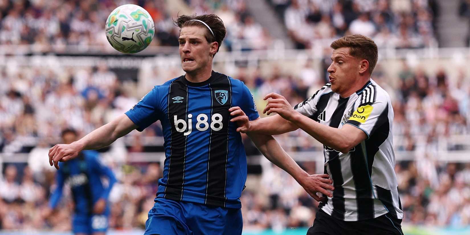 Newcastle United's Harvey Barnes in action with AFC Bournemouth's Alex Scott