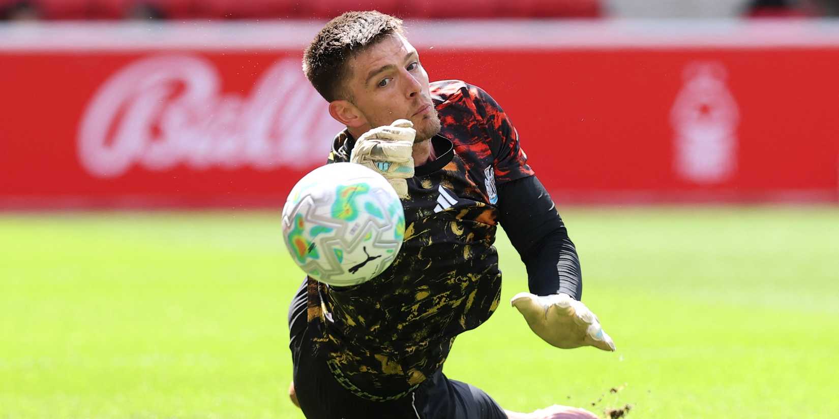 Newcastle United's Nick Pope during the warm up before the match 