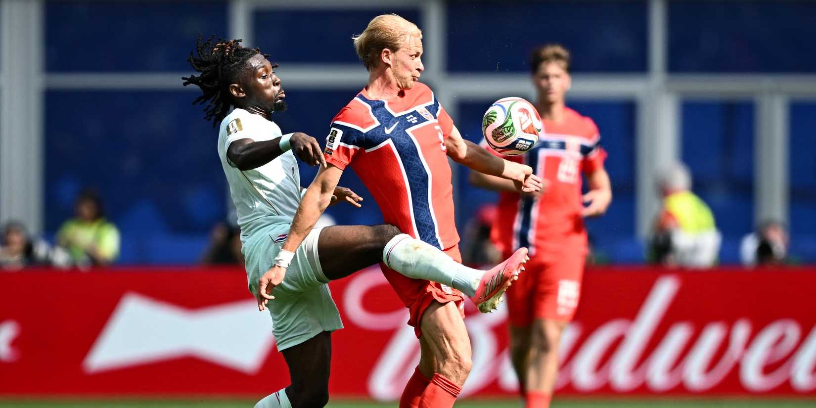 Norway's Morten Thorsby in action with France's Manu Kone