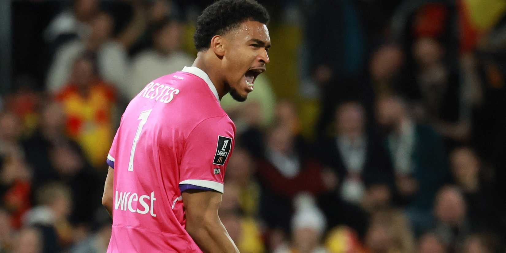 Toulouse's Guillaume Restes reacts