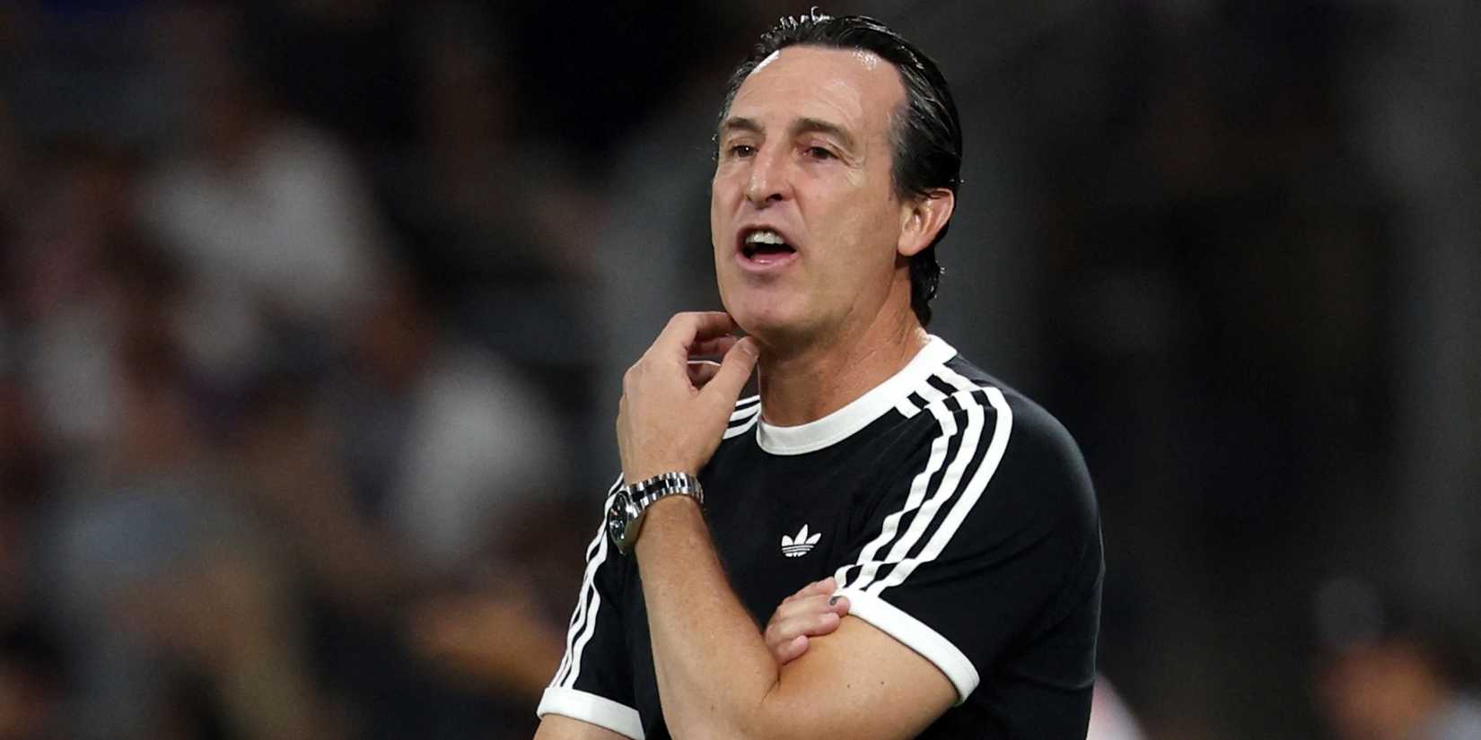 O técnico do Aston Villa, Unai Emery, reage