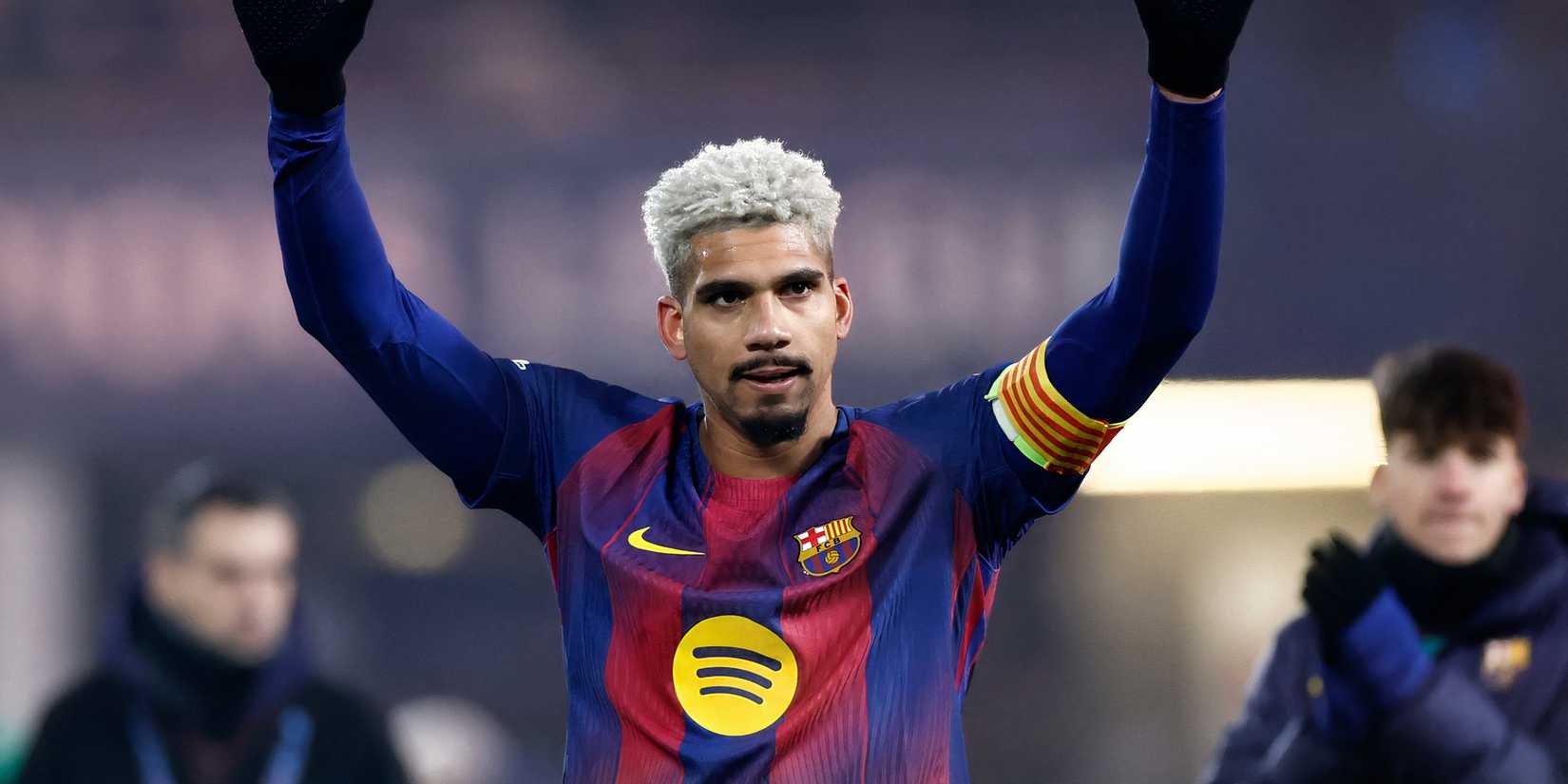 Barcelona protege Ronald Araújo 1