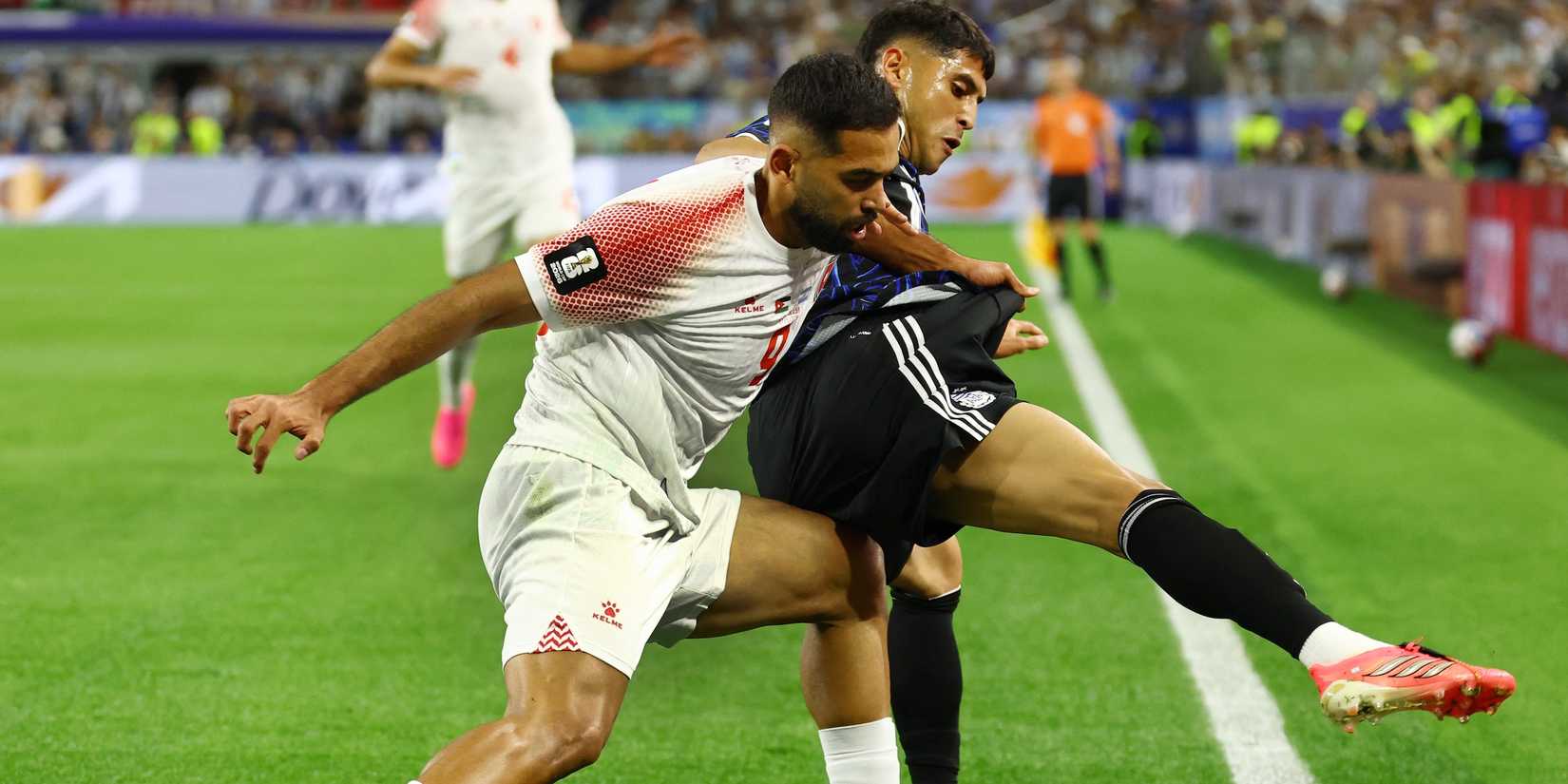 Ali Olwan, da Jordânia, enfrenta Exekiel Palacios, da Argentina.