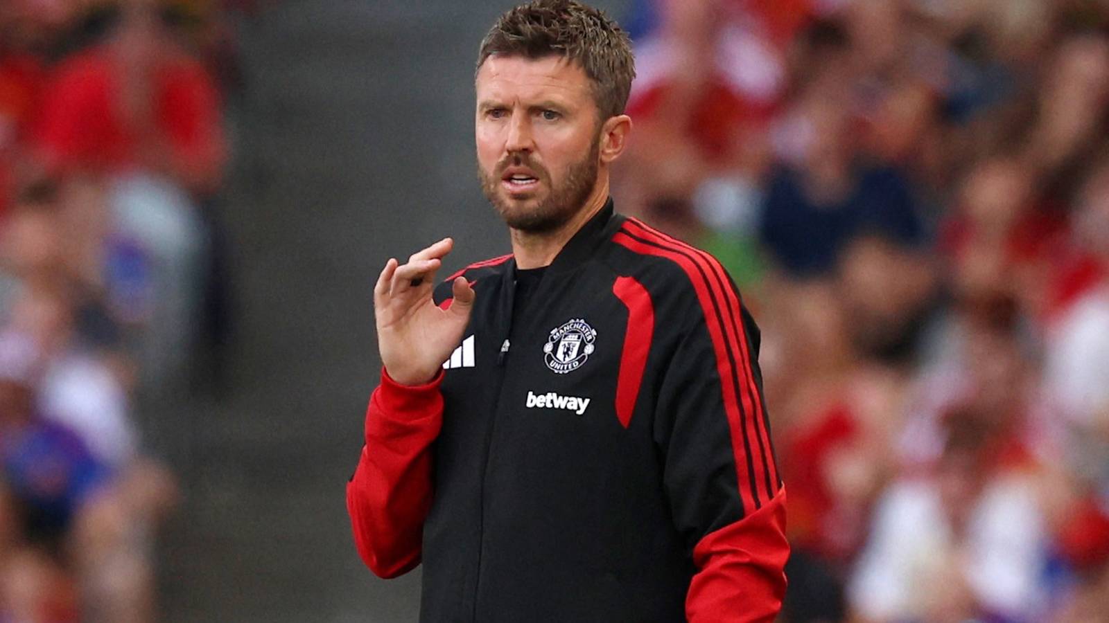 Man Utd now hold club-to-club talks to sign "intelligent" £14m playmaker