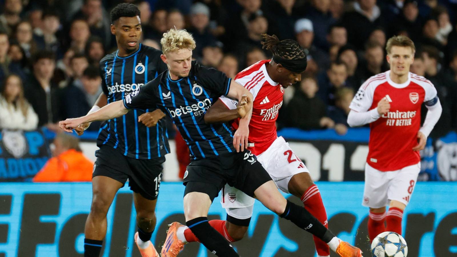 Aston Villa enquire to sign Champions League defender ahead of Man Utd