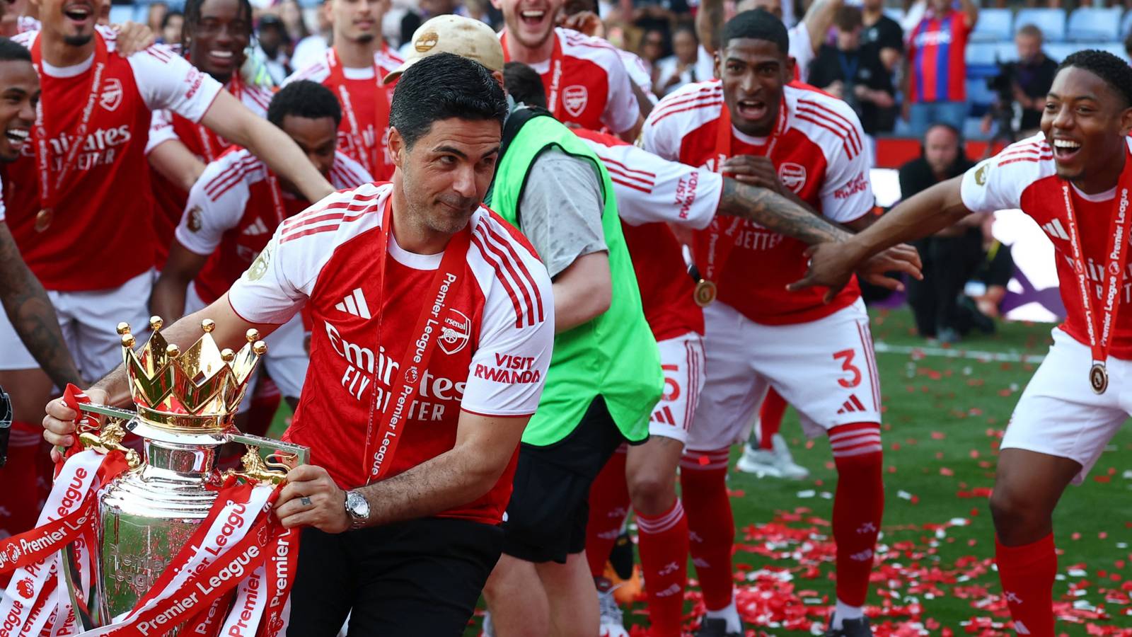 Arsenal hold preliminary talks to sign 6 foot 3 starlet who Brighton are seriously targeting