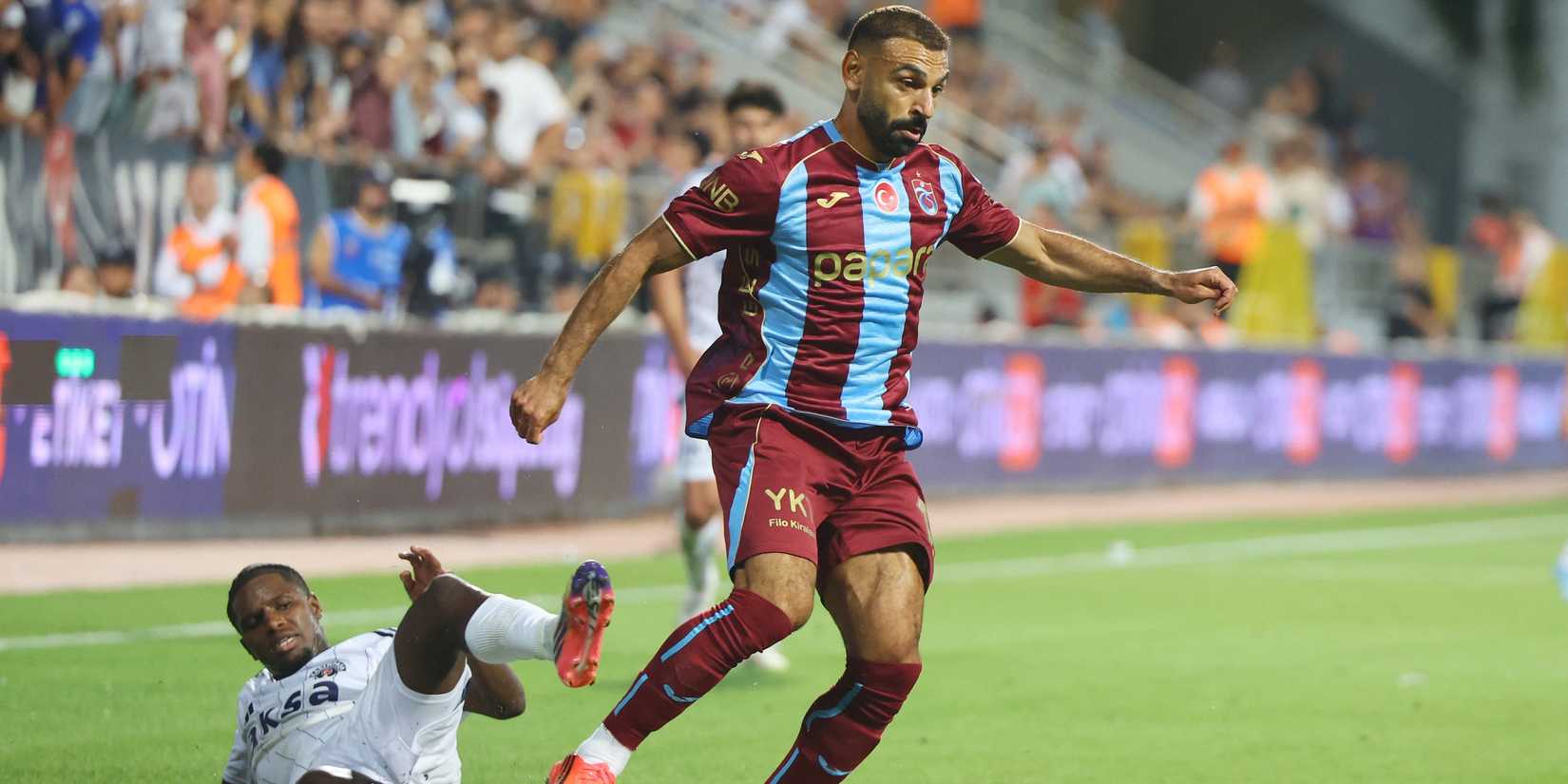 Trabzonspor's Mohamed Salah in action with Kasimpasa's Elson Mendes