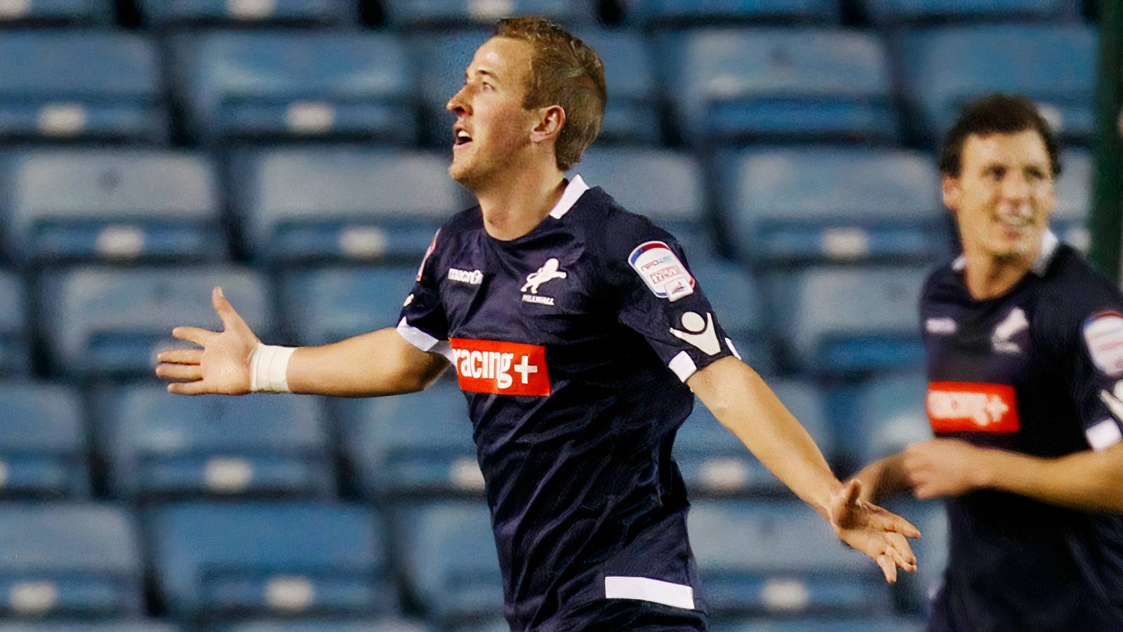 Wolves, Burnley & Norwich are in talks to sign the Championship's new Kane