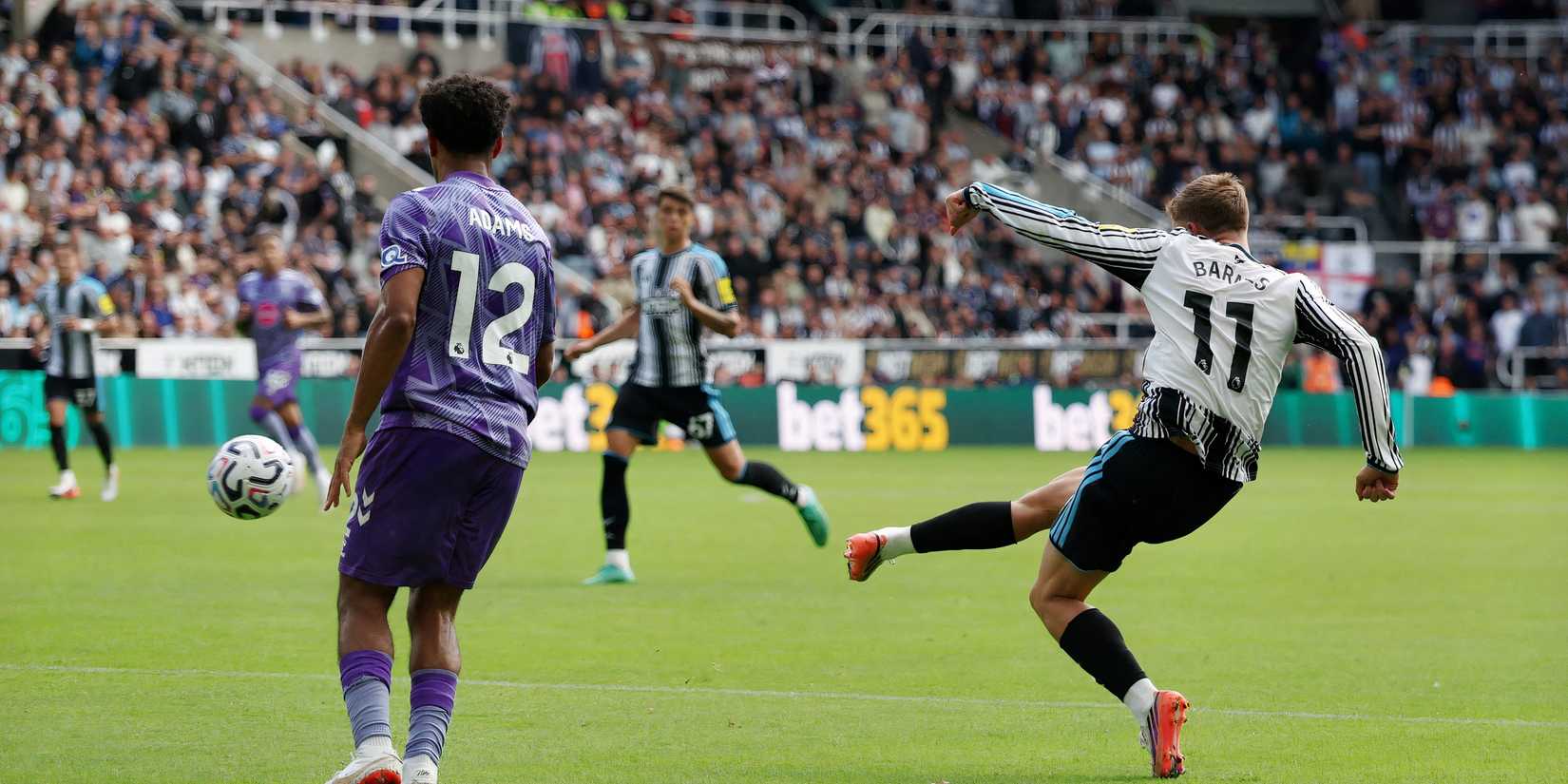 Harvey Barnes scores vs Bournemouth