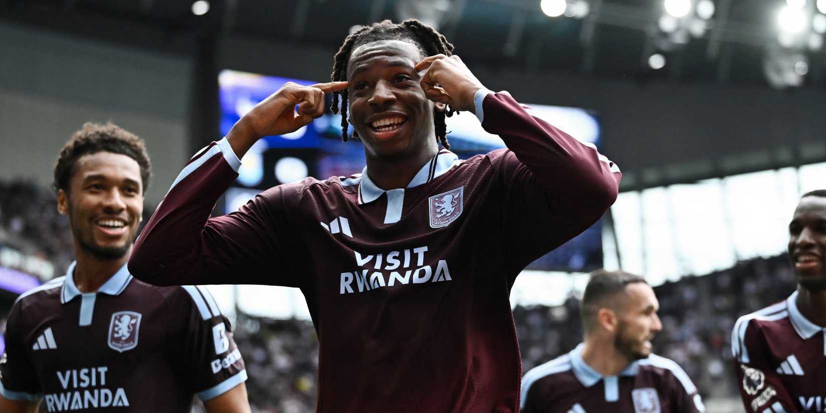 johan-manzambi-aston-villa-spurs