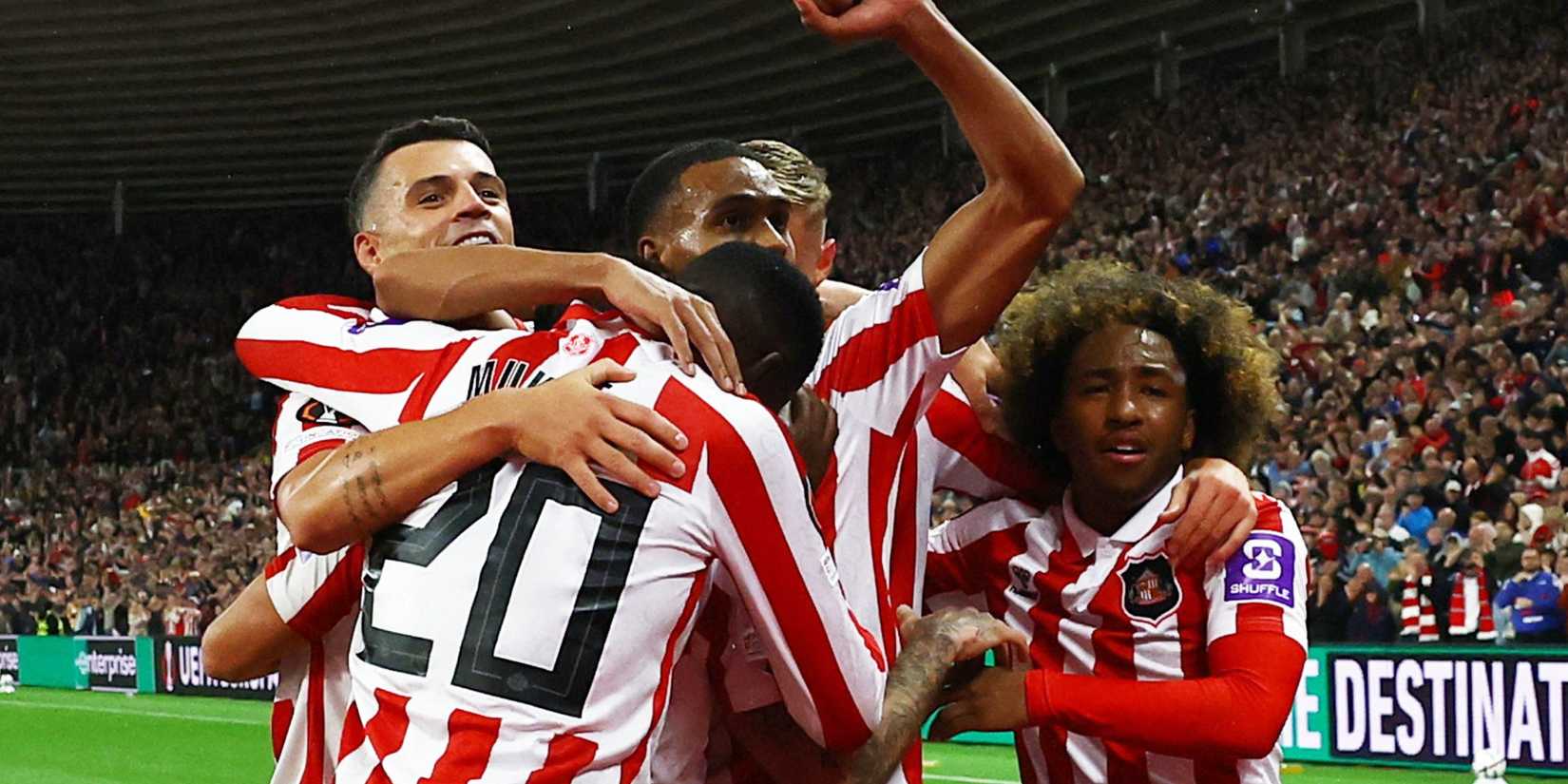 sunderland celebrate scoring against az alkmaar