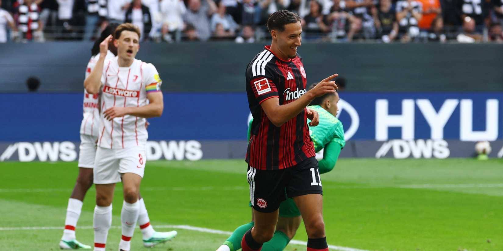 Younes Ebnoutalib scores for Eintracht Frankurt