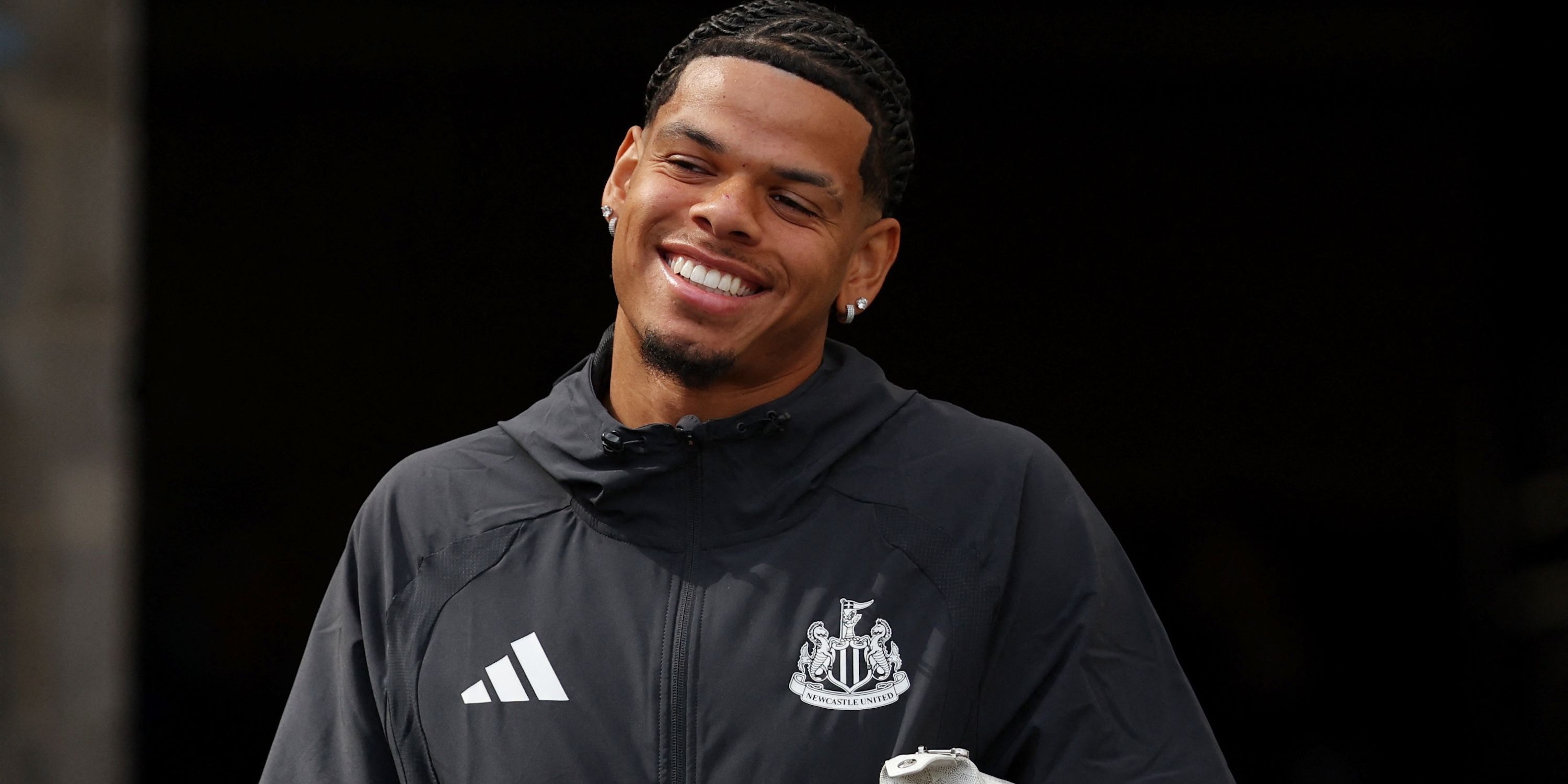 Newcastle United's William Osula arrives at the stadium ahead of the match